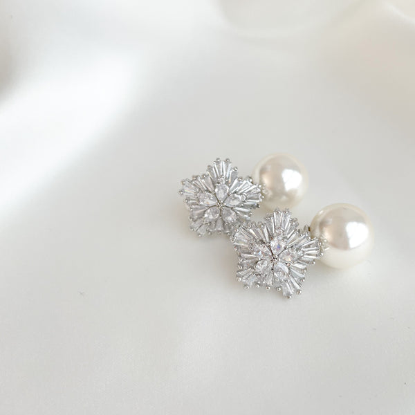 SOPHIA - CRYSTAL & PEARL DROP EARRING