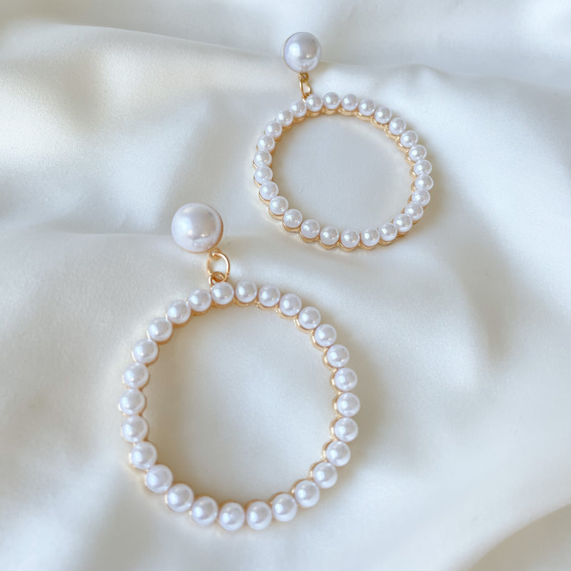 ANGELA - STATEMENT ROUND PEARL DROP EARRING